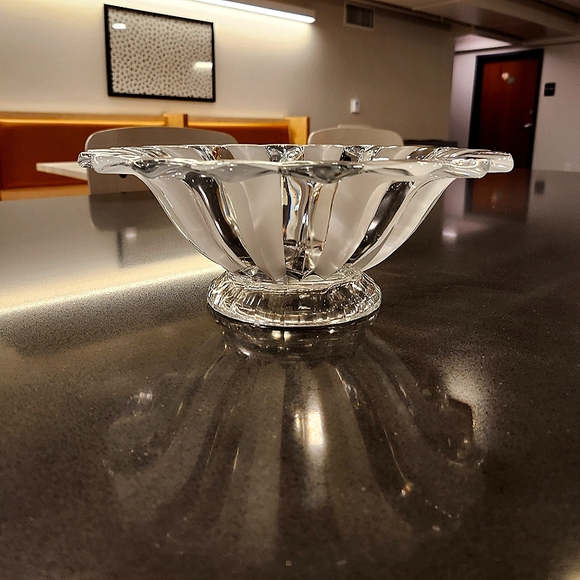 Scalloped Vintage Glass Bowl - Picture 4 of 7